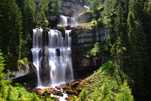 acqua, verde, cascata, roccia, cascate, alberi, rocce, natura, piante, bosco, bianco